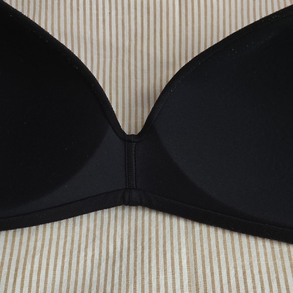 Victoria's Secret Elegant Black Bra - Picture 6 of 9